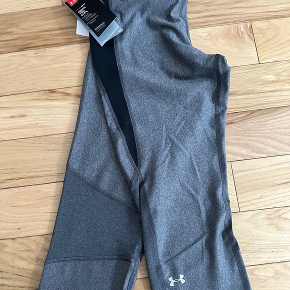 Under Armour Pants - Under Armour crop athletic leggings